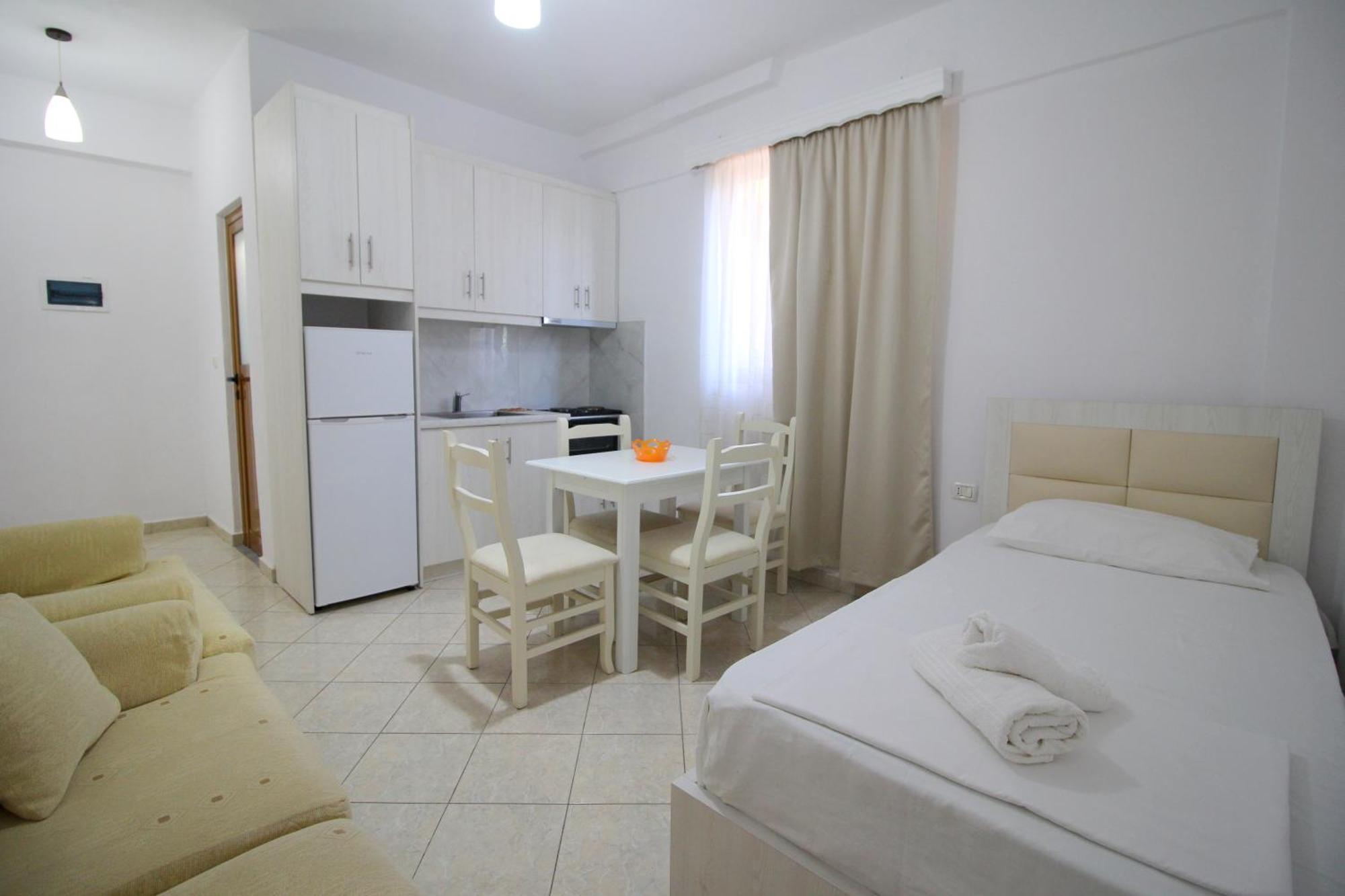 Garden Villa Eva Sarandë 外观 照片