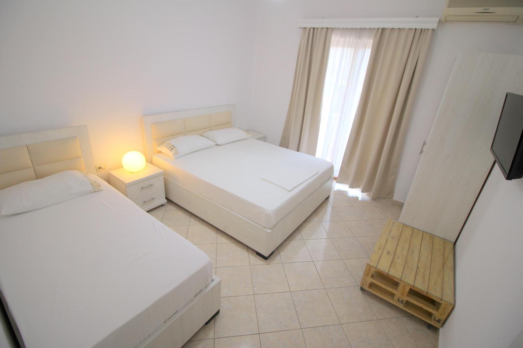 Garden Villa Eva Sarandë 外观 照片